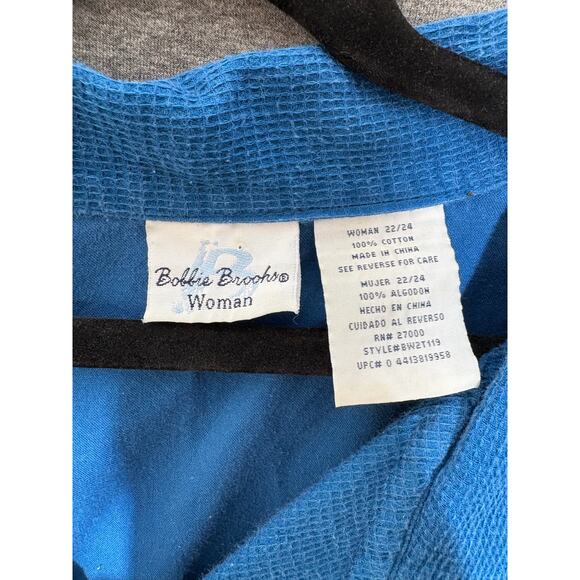 Bobbie Brooks Woman | Women Floral Embroidered Short Sleeve Button Down | 22/24 - Picture 2 of 2